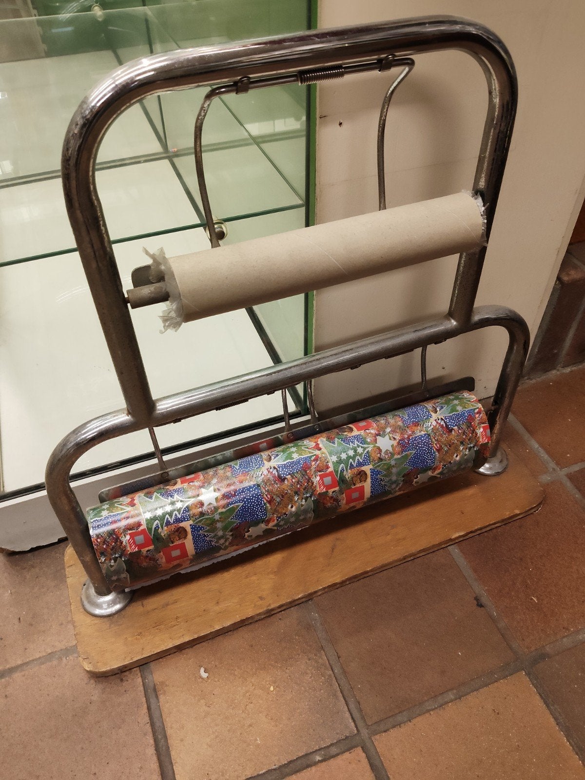 Inpakpapier houder, Diversen, Cadeaupapier, Ophalen