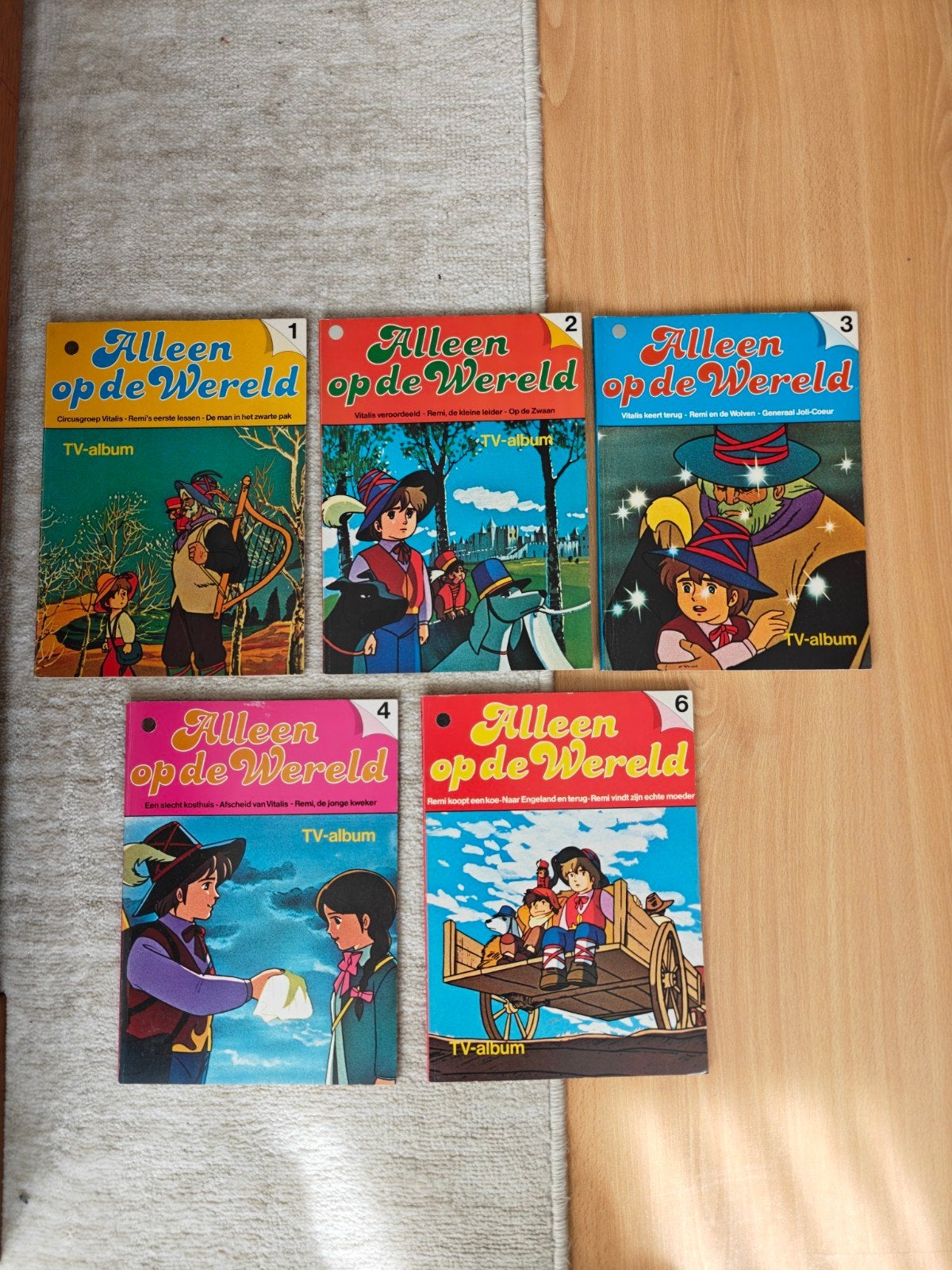 Alleen op de Wereld TV-album - Deel 1, 2, 3, 4 en 6, Ophalen of Verzenden