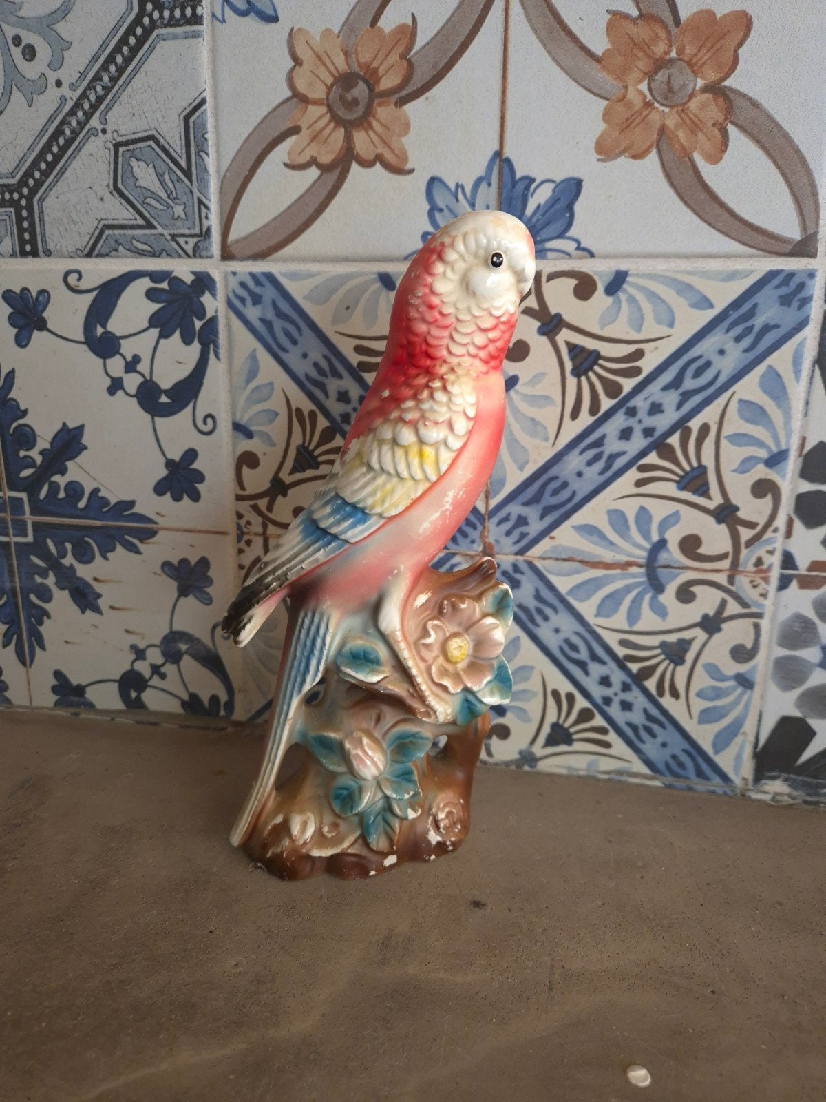Vintage rode vogel op tak., Ophalen of Verzenden