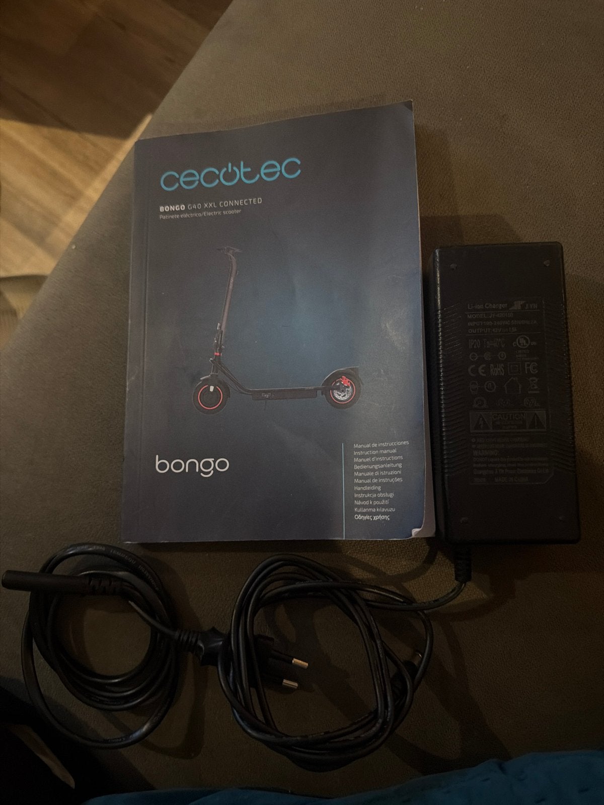 Lader voor Cecotec Bongo D40 XXL elektrische step, Fietsen en Brommers, Steps, Zo goed als nieuw, Overige typen, Ophalen of Verzenden