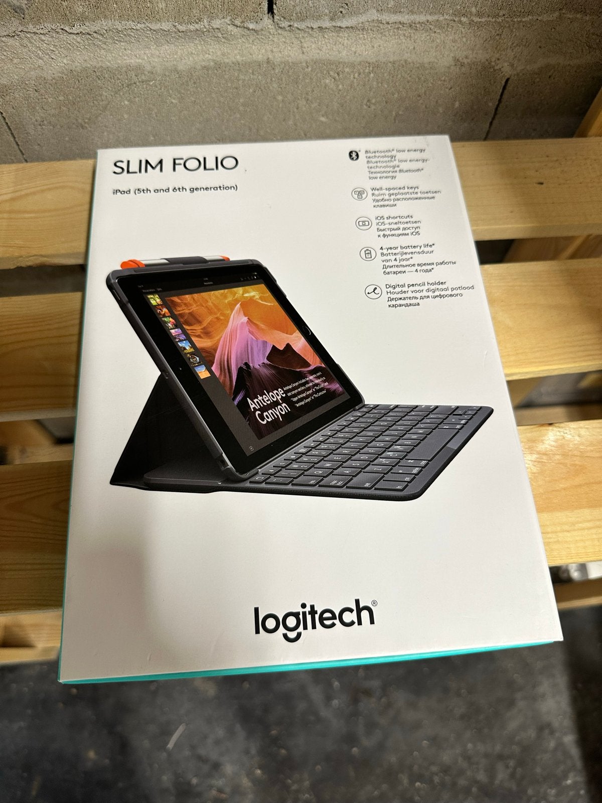 Logitech Slim Folio Toetsenbordhoes voor iPad (5e/6e gen), Draadloze ontvanger, Nieuw, Ophalen of Verzenden, Draadloos