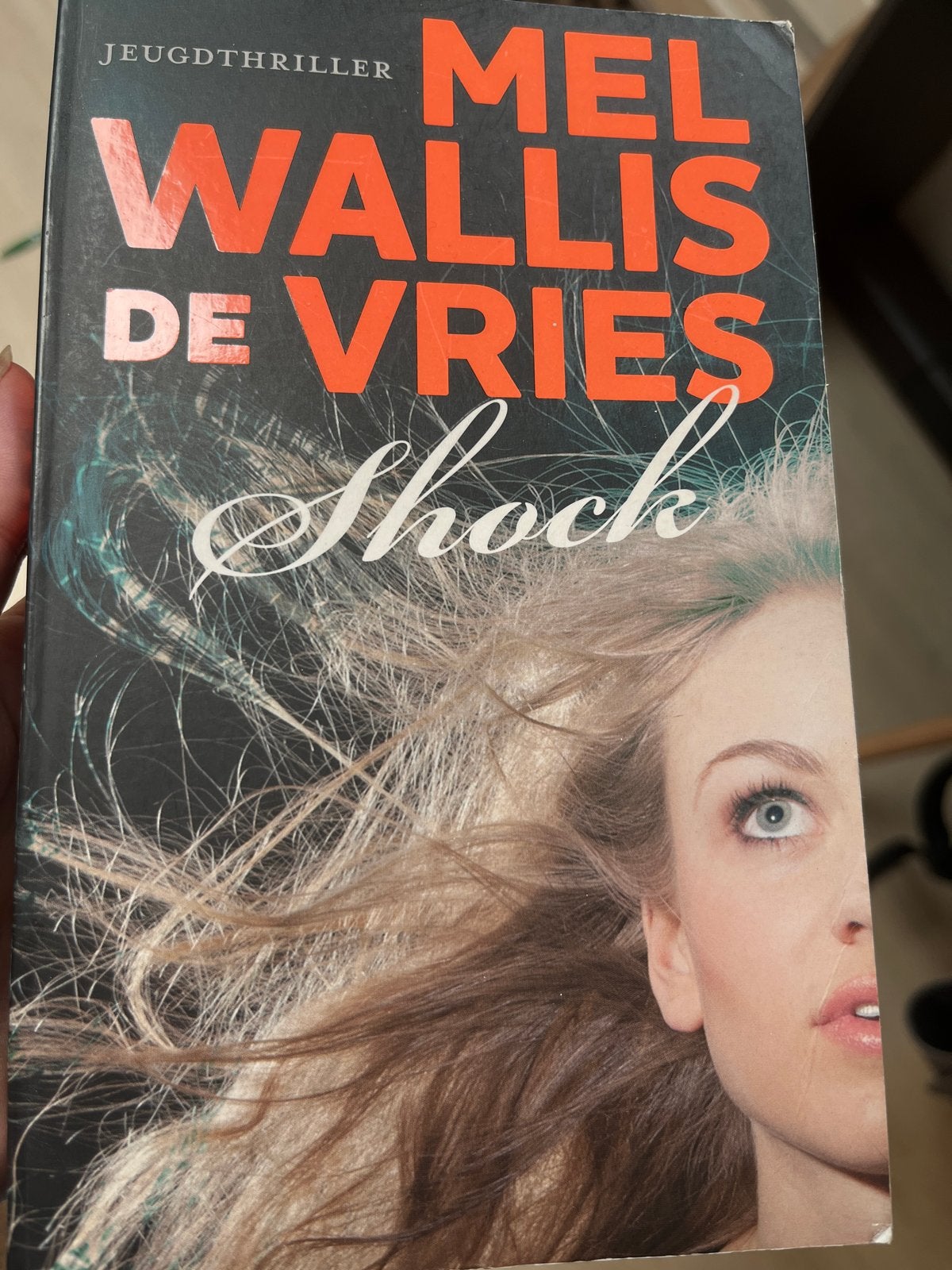 Shock - Mel Wallis de Vries (Jeugdthriller), Ophalen, Gelezen, Nederland