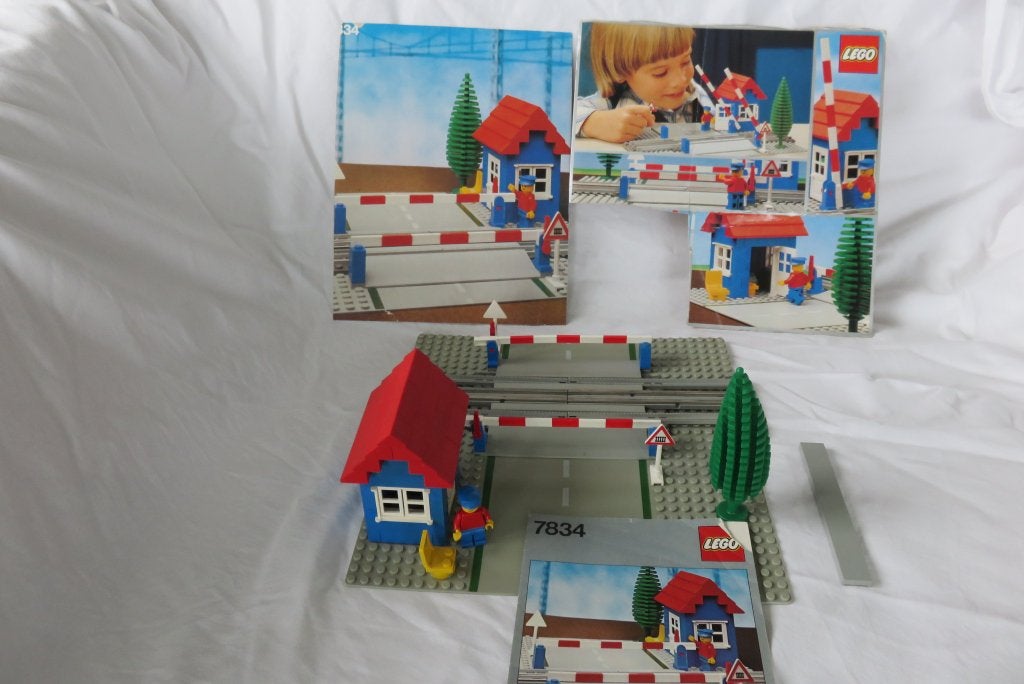 Lego trein 12 volt, set 7834 spoorwegovergang, Kinderen en Baby's, Lego, Ophalen of Verzenden, Inclusief instructies, Complete set