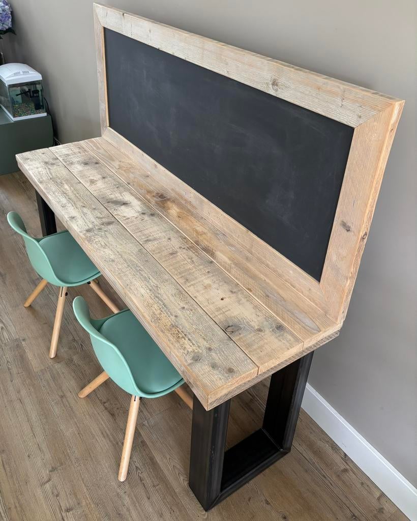 Kinderbureau met stoeltjes steigerhout (de houttwist), Ophalen, Zo goed als nieuw