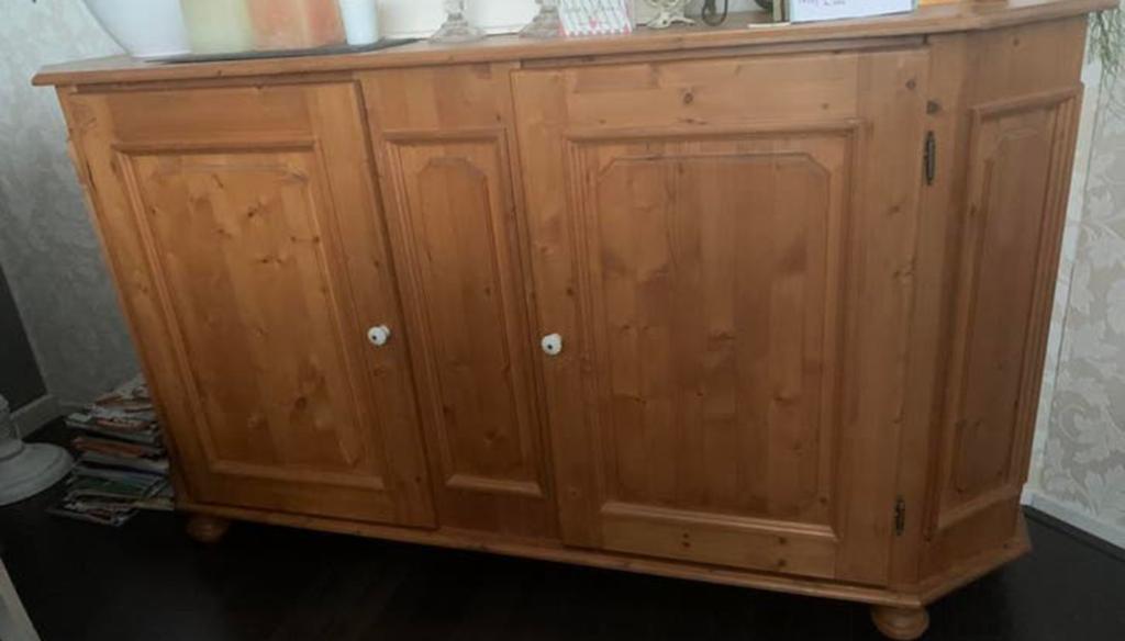 Massief grenen dressoir met bolpootjes en porseleine knopjes, Huis en Inrichting, Kasten | Dressoirs, Ophalen, Gebruikt, 150 tot 200 cm