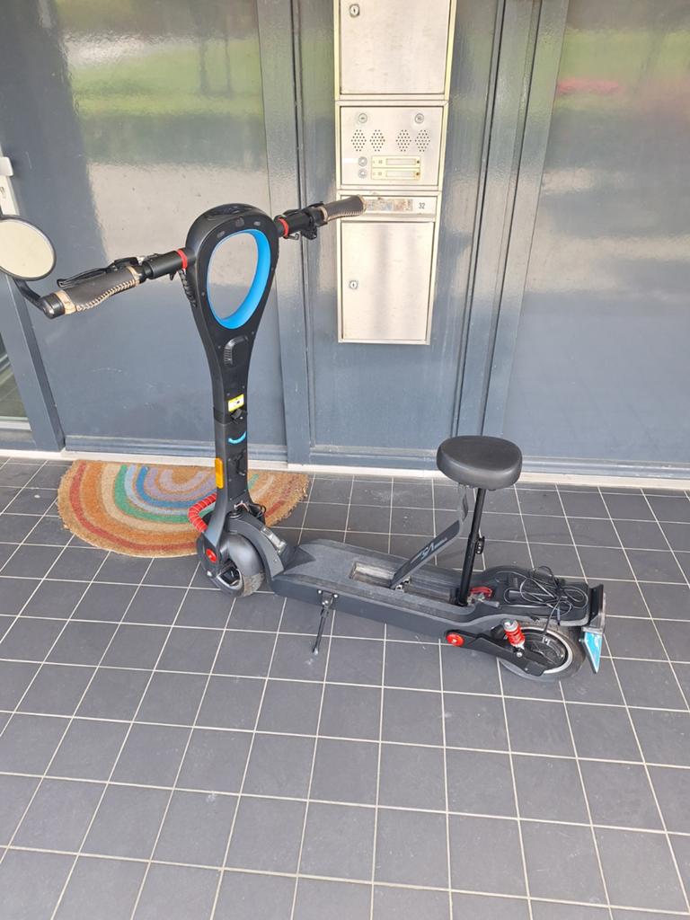 Veeley V5 legale Elek.step met zitje - Zo goed als nieuw, Ophalen of Verzenden, Zo goed als nieuw, Elektrische step (E-scooter)
