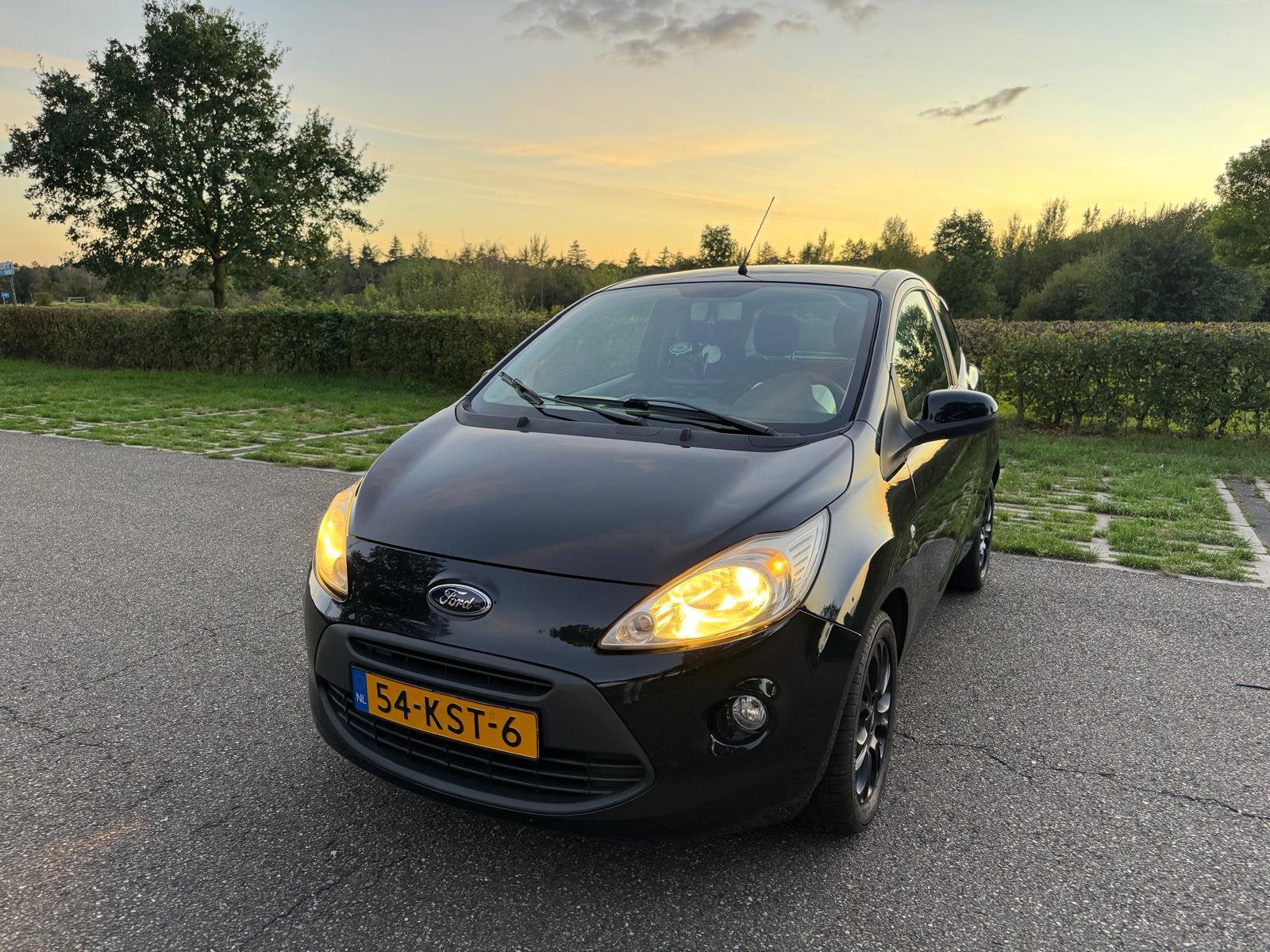 Ford Ka 1.2 sport 51KW 2010 Zwart, Auto's, Voorwielaandrijving, Stof, 1242 cc, 4 cilinders