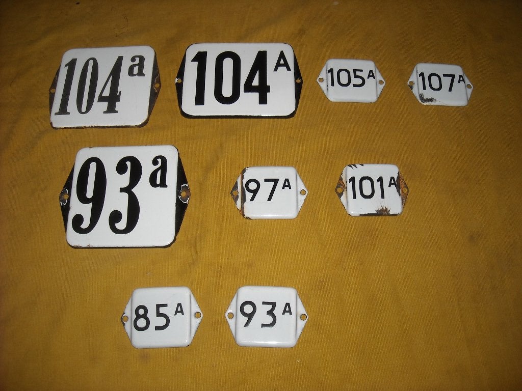 oud emaille huisnummer 85a 93a 97a 101a 104a 105a 107a 85 a, Ophalen of Verzenden