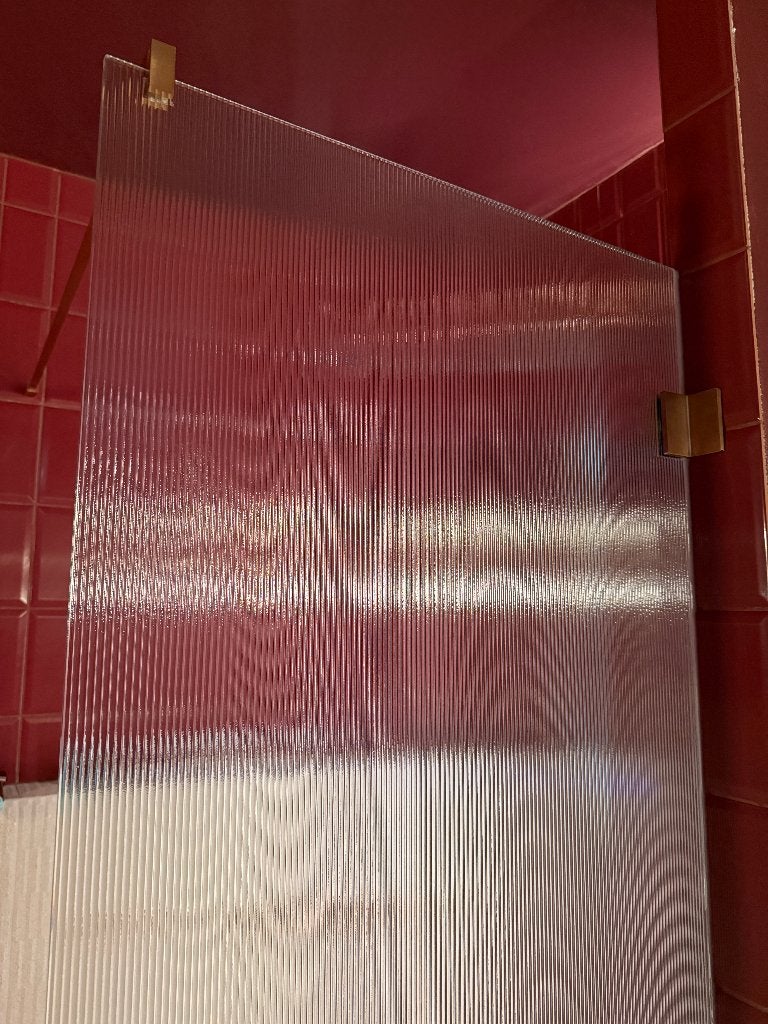 Nieuwe nis douchewand van geribbeld glas (704mm x 200mm), Ophalen, Nieuw, Glas, Douche