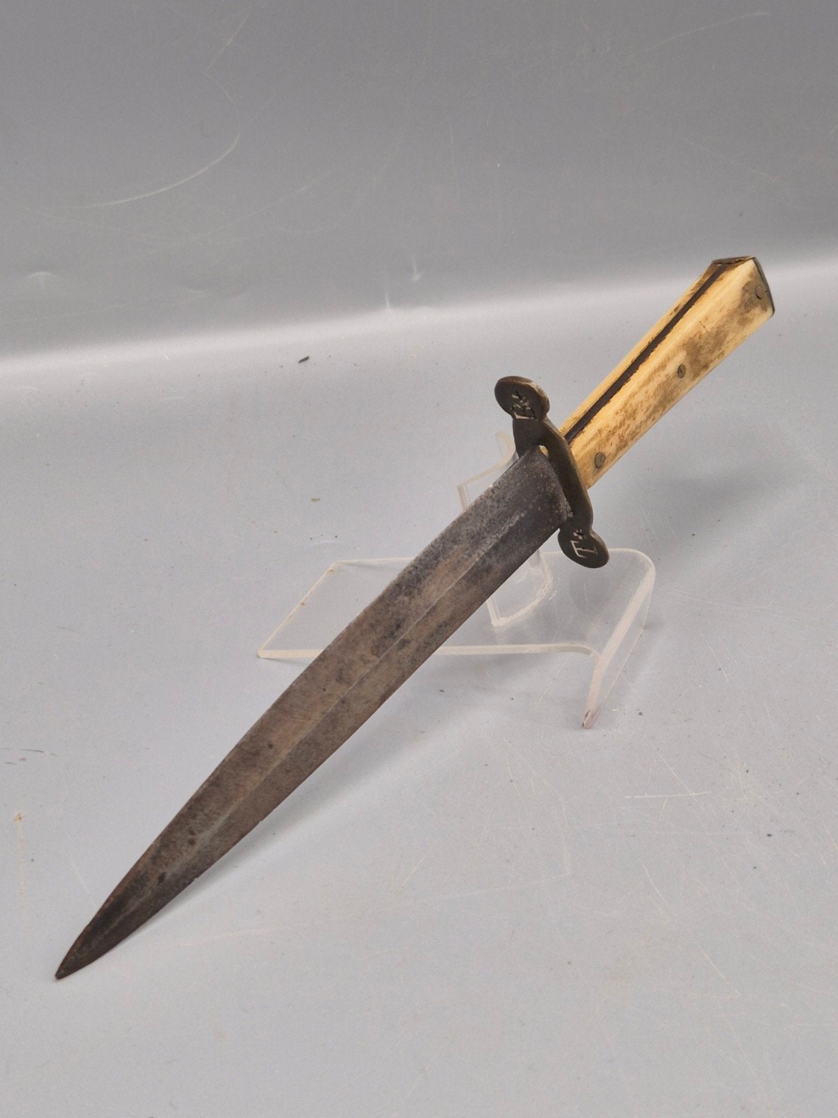 WWII Fairbairn-Sykes stijl gevechtsdolk hoorn handvat, Verzamelen, Militaria | Tweede Wereldoorlog, Ophalen of Verzenden, Mes of Dolk