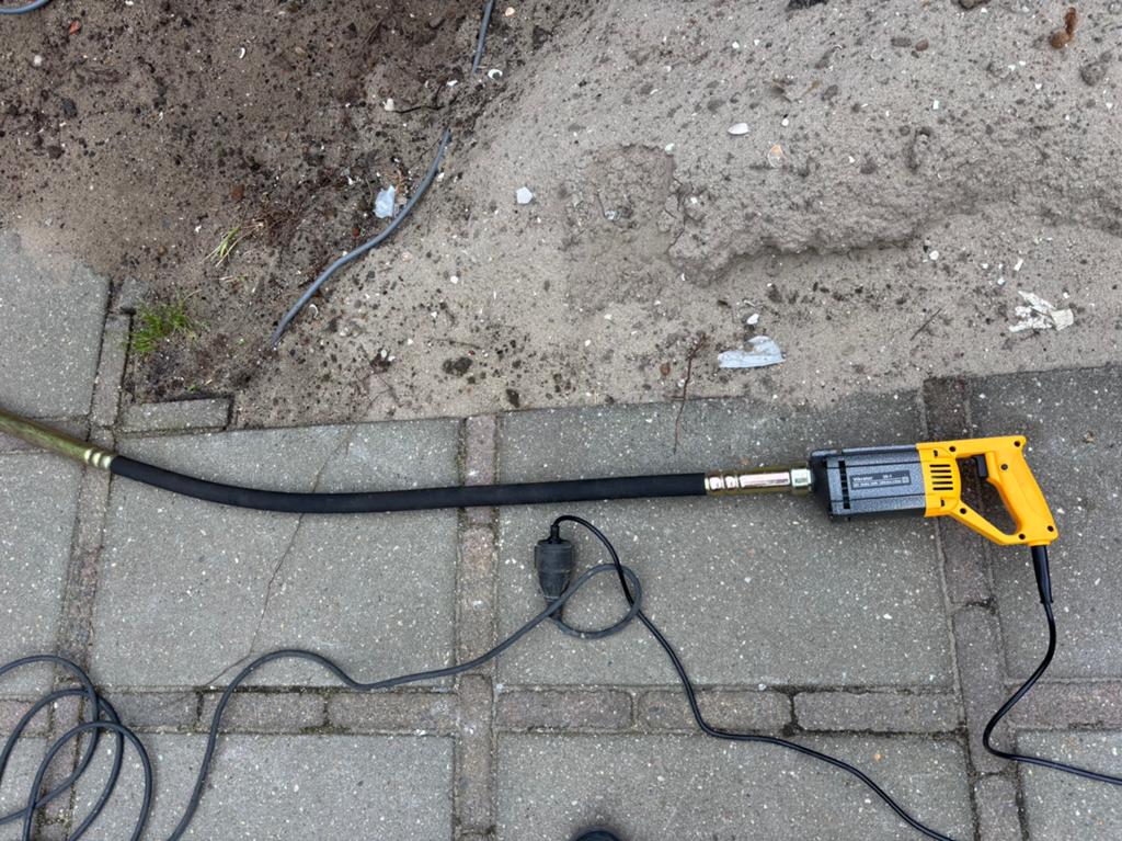 Tehuur trilnaald voor betonstorten, Doe-het-zelf en Verbouw, Betonmolens, Ophalen of Verzenden, Zo goed als nieuw