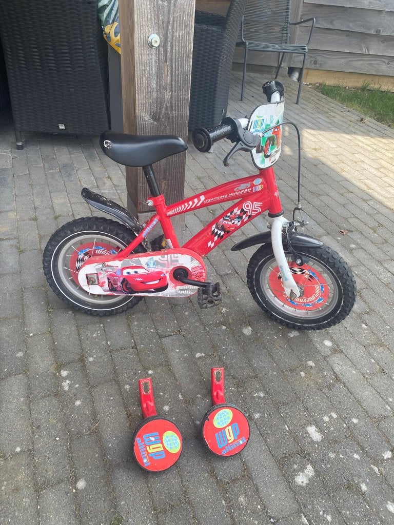 Leuke en stoere Disney Cars kinderfiets, Fietsen en Brommers, Fietsen | Kinderfietsjes, Terugtraprem, Zijwieltjes, Gebruikt, Minder dan 16 inch