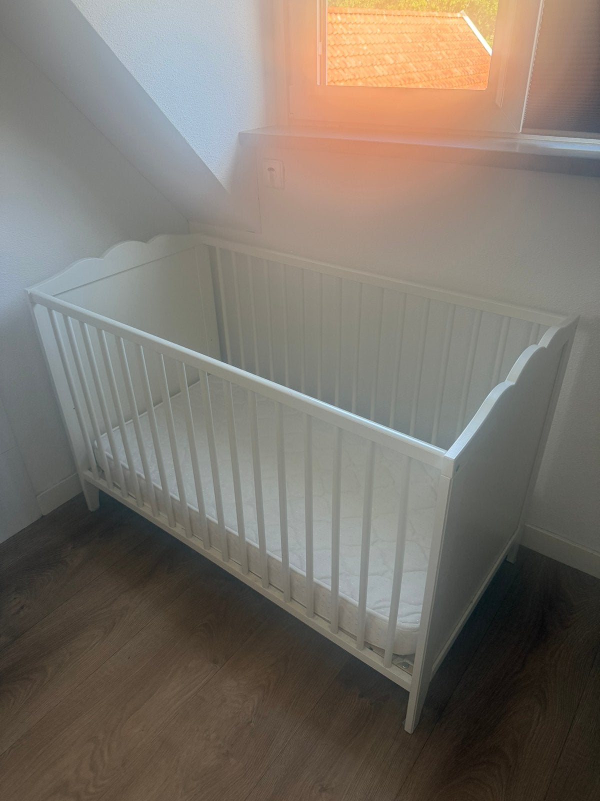 Wit ledikantje, Kinderen en Baby's, Kinderkamer | Complete kinderkamers, Ophalen, Zo goed als nieuw, Jongetje of Meisje