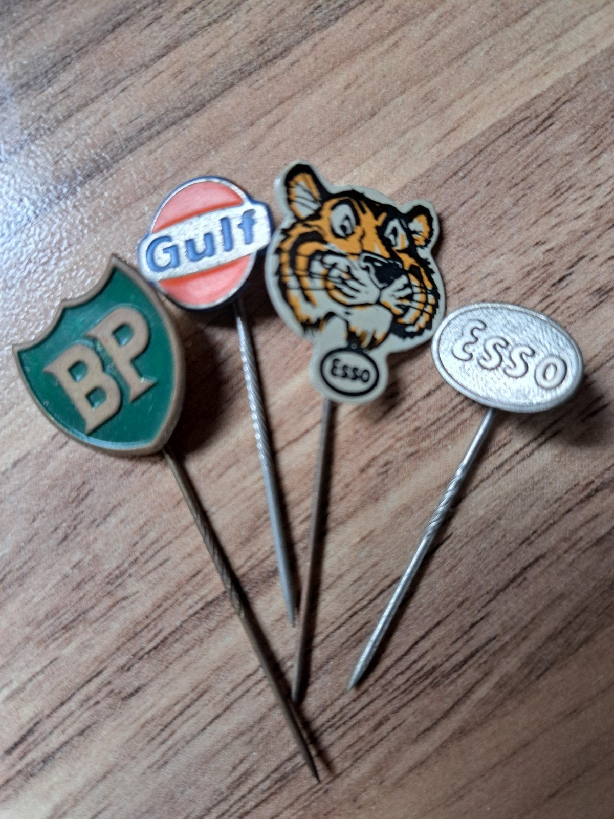 Vintage Speldjes: BP, Gulf, Esso Tijger, Ophalen of Verzenden