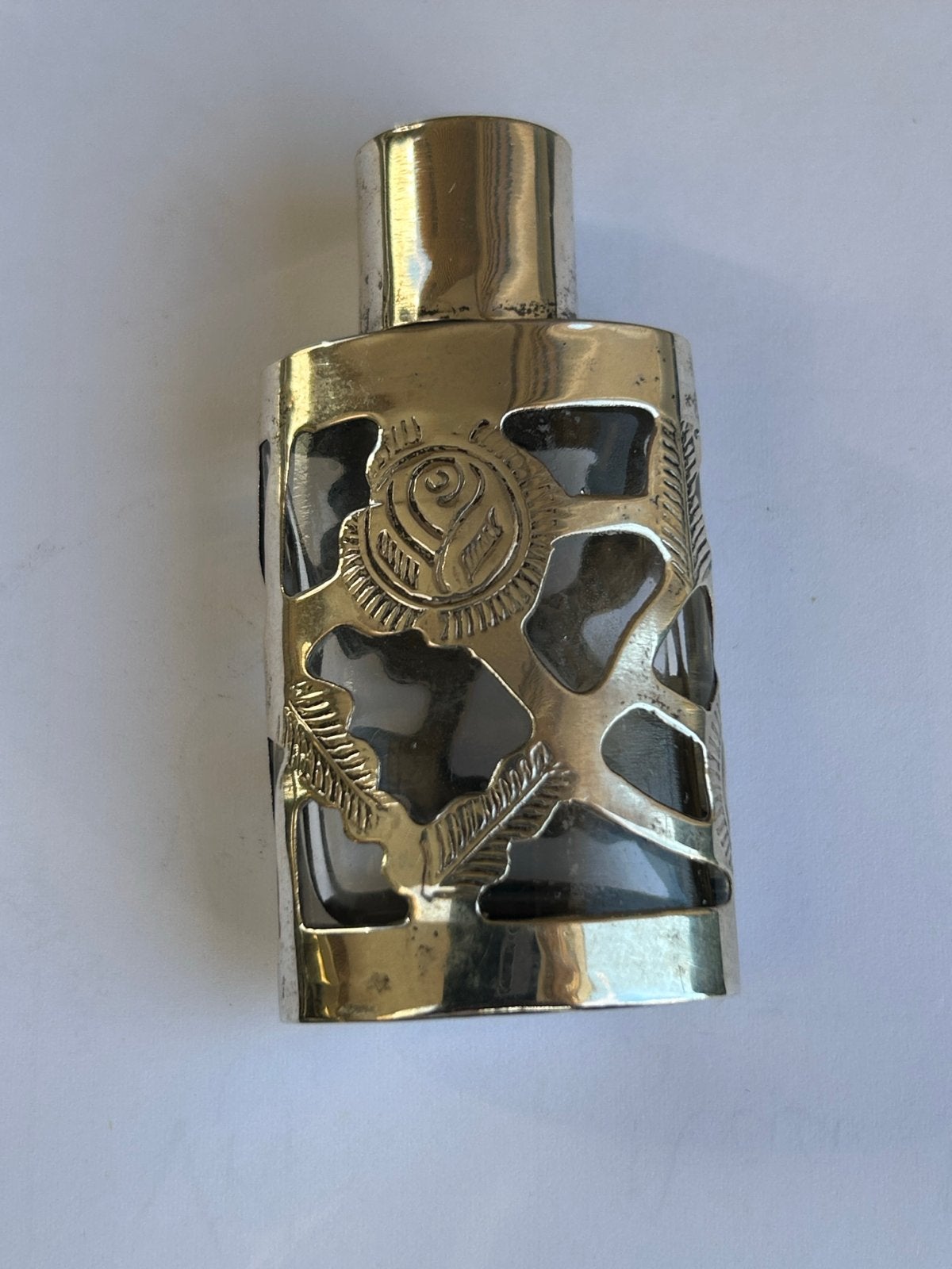 Zilveren parfumflesje met roosdecoratie, Ophalen of Verzenden, Zilver
