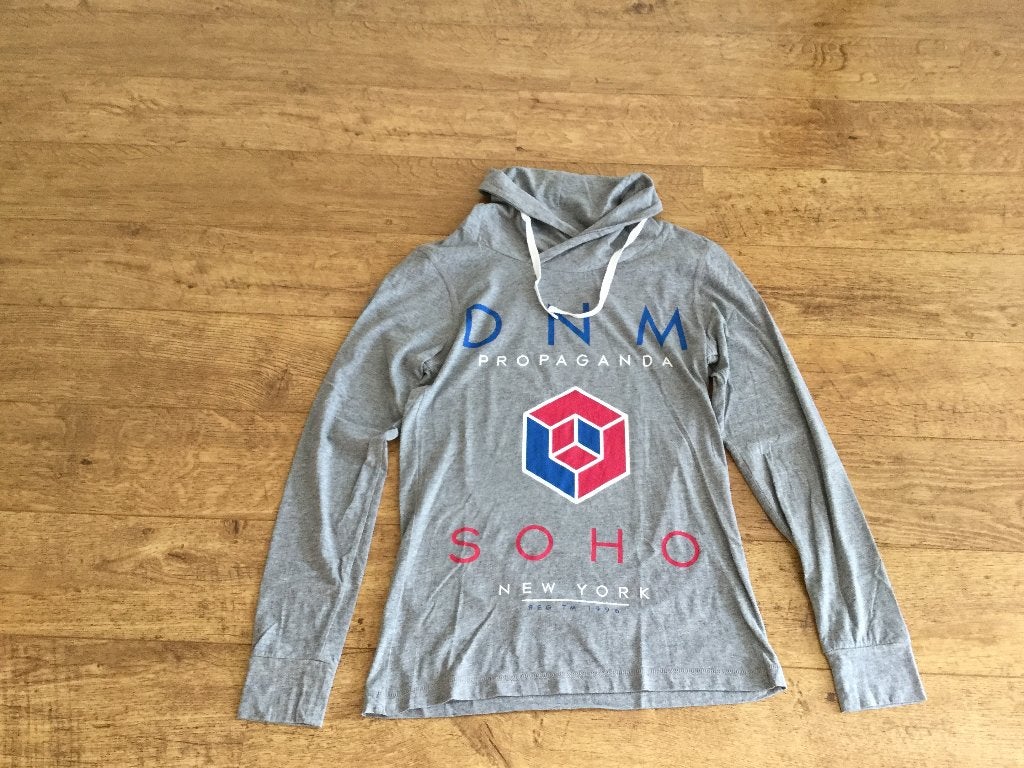 Grijze longsleeve met print - DNM Propaganda Soho New York, Kleding | Heren, Ophalen of Verzenden, Zo goed als nieuw, Grijs, Soho