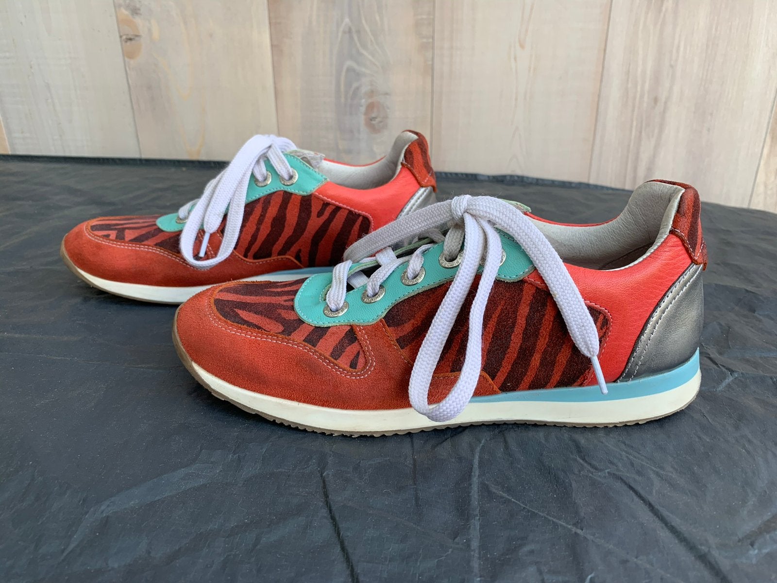 TE KOOP: prachtige leren sneakers merk Piedro maat 37 meisje, Meisje, Schoenen, Ophalen of Verzenden, Zo goed als nieuw