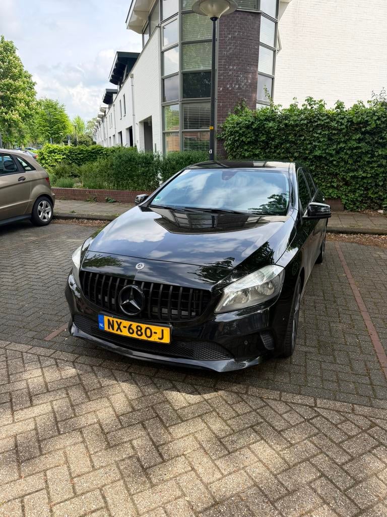 Mercedes-Benz A-Klasse 1.6 A160 AUT 2017 Zwart, Auto's, Mercedes-Benz, 1295 kg, 4 cilinders, Zwart, 19 km/l