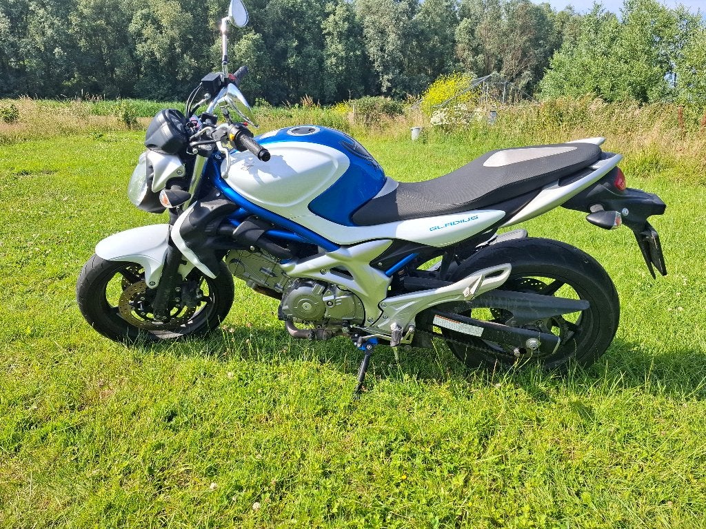 Suzuki Gladius 2009  (10800 KM), 2 cilinders, Occasion, Motorrijbewijs A, Particulier