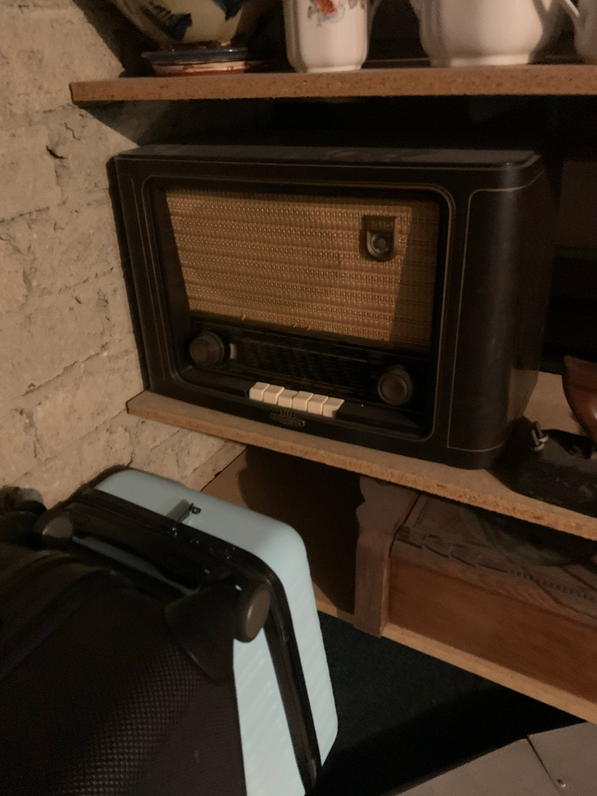 Vintage Philips radio en antieke wandklok, Ophalen