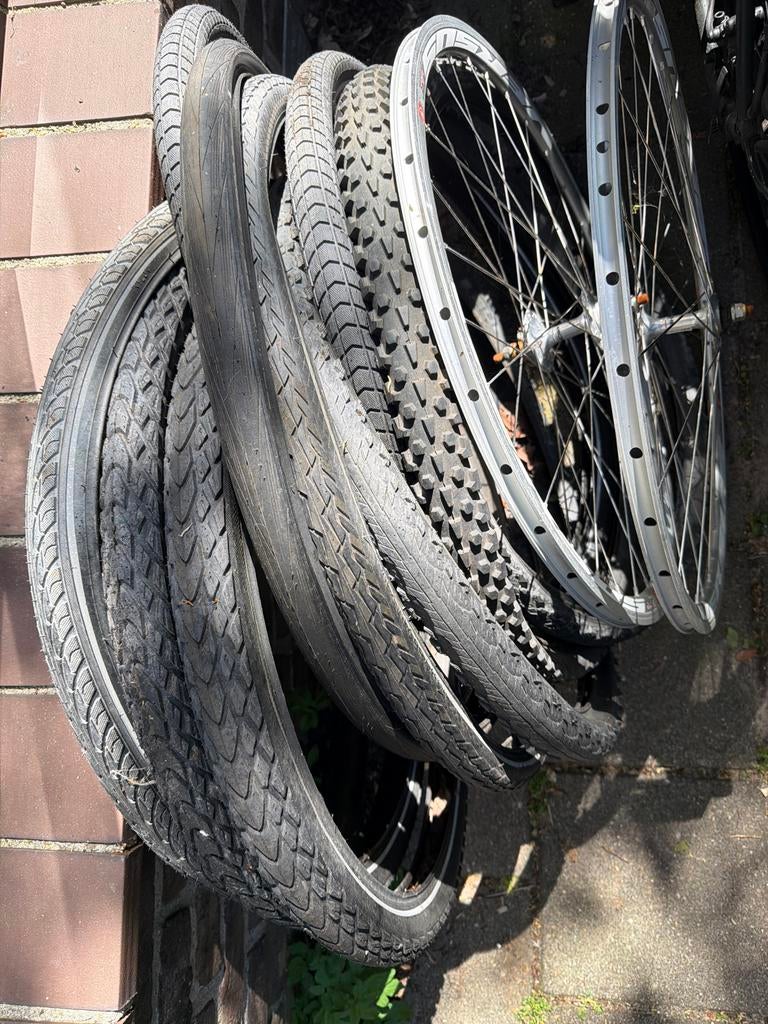 Vele nieuwe fietsbanden velgset met gratis fietsonderdelen, Fietsen en Brommers, Fietsonderdelen, Gebruikt, Band, Ophalen of Verzenden