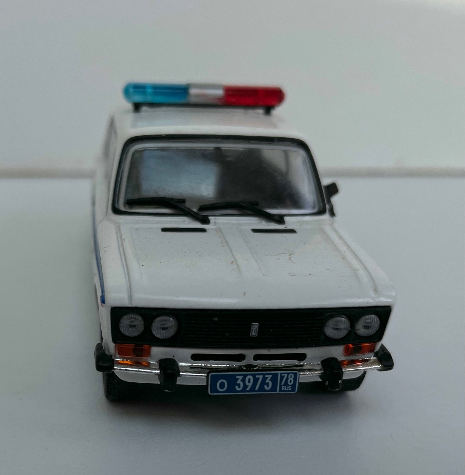 Lada 2105 Politie Auto Model - Schaalmodel Militsiya, Hobby en Vrije tijd, Ophalen of Verzenden, Gebruikt, Auto, Overige merken