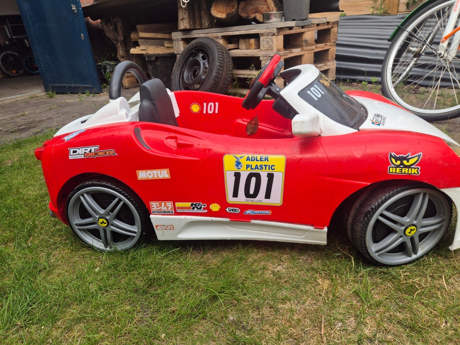 Ferrari elektrische kinderauto met adapter, Ophalen, Gebruikt