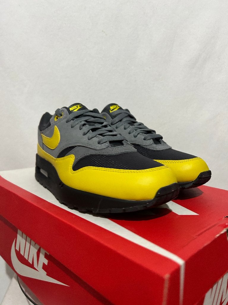 NIEUW IN DOOS! Maat 41 - Nike Air Max 1 Essential Batman 2.0, Overige kleuren, Verzenden, Nike, Nieuw