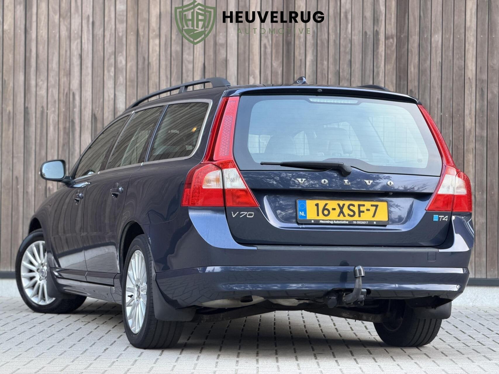 Volvo V70 1.6 T4 Limited Edition | CAMERA | TREKHAAK | DEALE, Auto's, Gebruikt, Zwart, 4 cilinders, 1600 kg