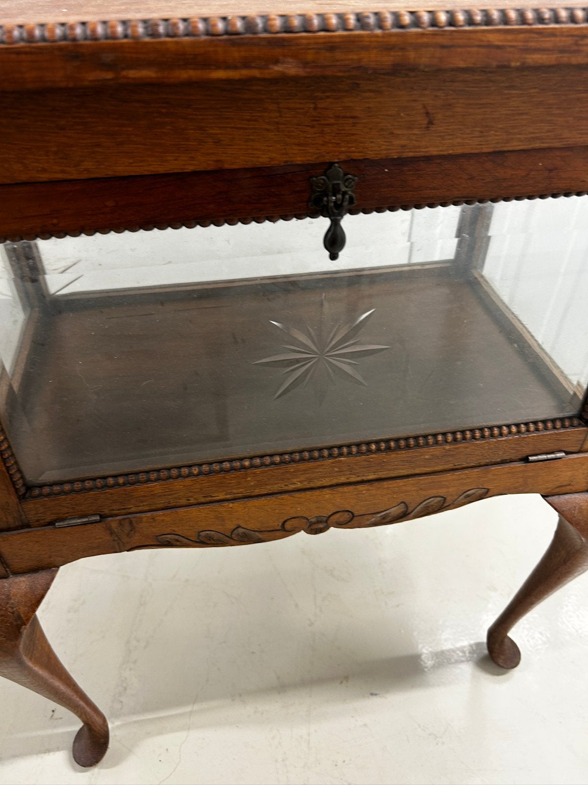 Antieke Vitrine voor thee en koffie kopjes, Ophalen