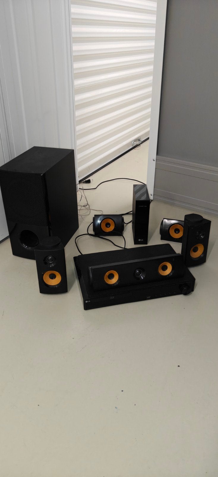 LG LHB725W 3D Blu-ray Wireless Home Cinema Set (5.1), Ophalen, Philips, Blu-ray-speler, 70 watt of meer