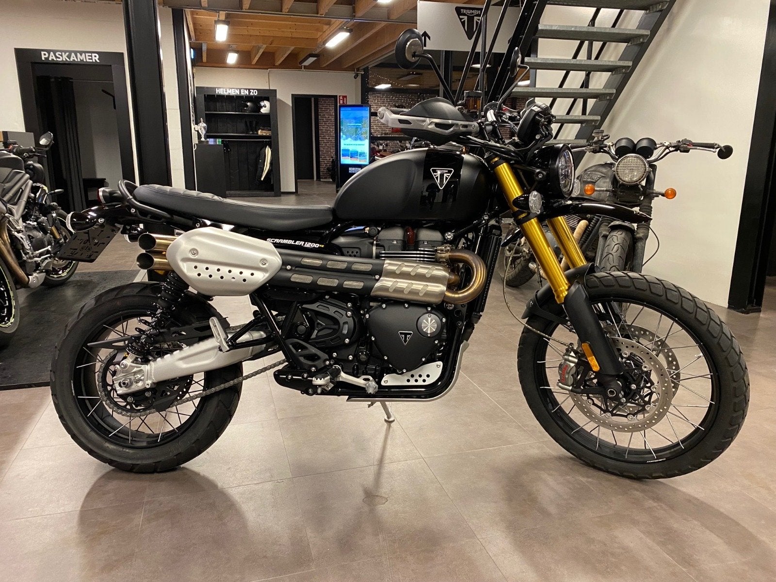 Triumph Scrambler 1200 XE Black / Zwart BTW motor, Motoren, 2 cilinders, Traction Control, Motorrijbewijs A, Gebruikt