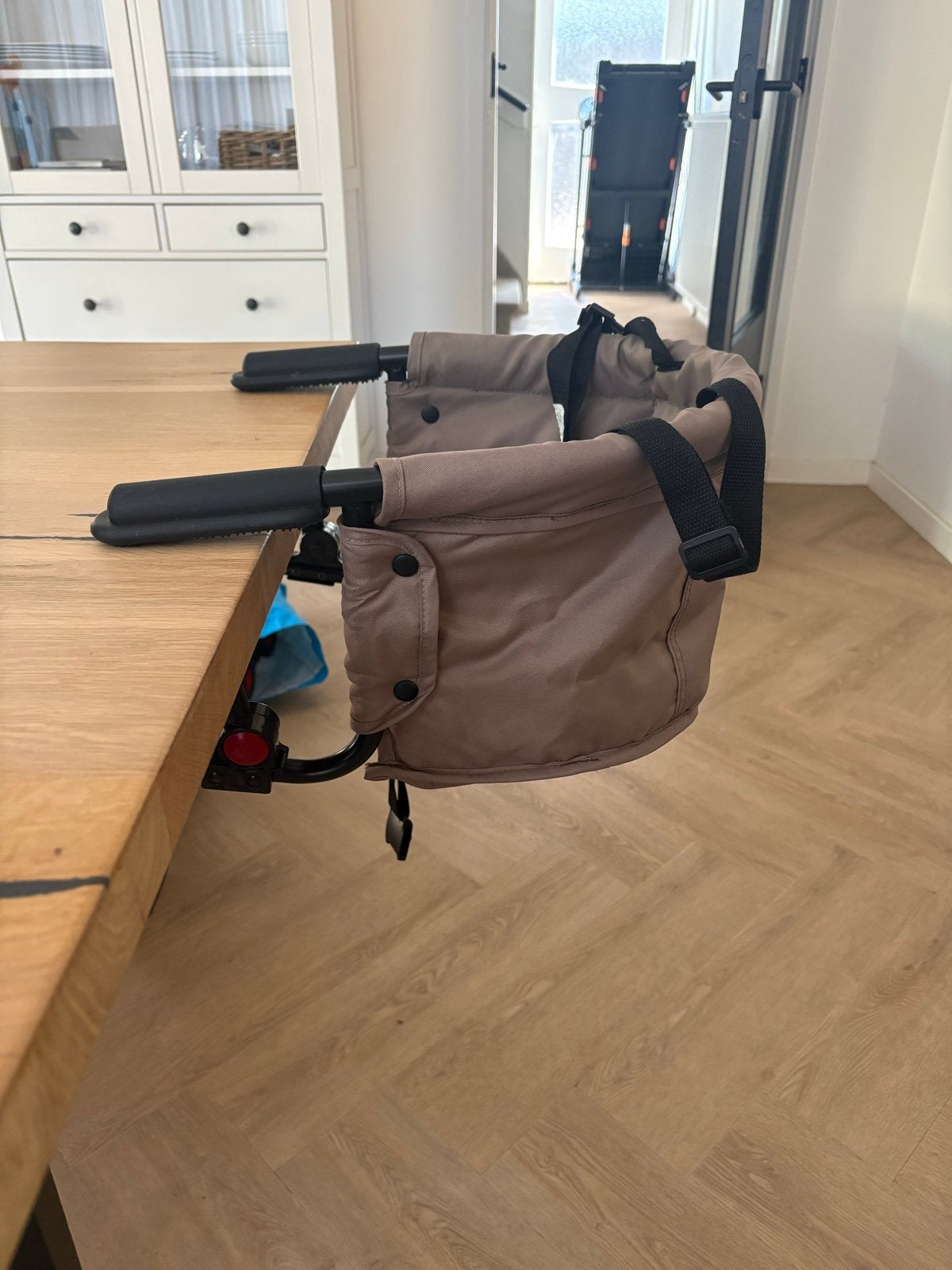 Handige hangstoel voor kinderen - Ideaal voor op reis!, Kinderen en Baby's, Kinderstoelen, Ophalen, Zo goed als nieuw, Hangstoel