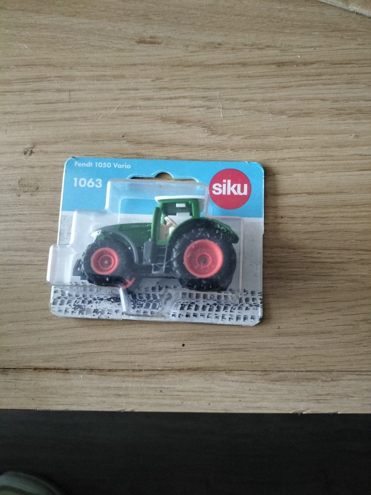 Siku Fendt 1050 Vario Tractor - Nieuw in verpakking, Ophalen of Verzenden, Nieuw