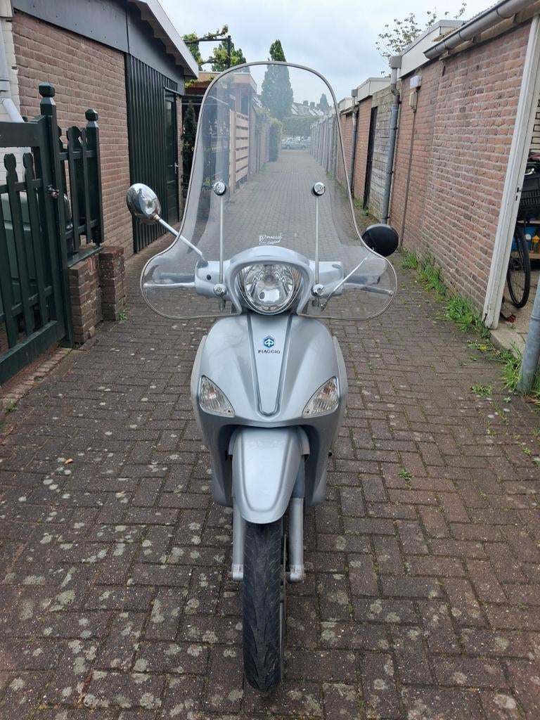 lPiaggio Liberty 2007 – €50 – opknapper/onderdelen, Fietsen en Brommers, Ophalen, Gebruikt, Benzine, Fly