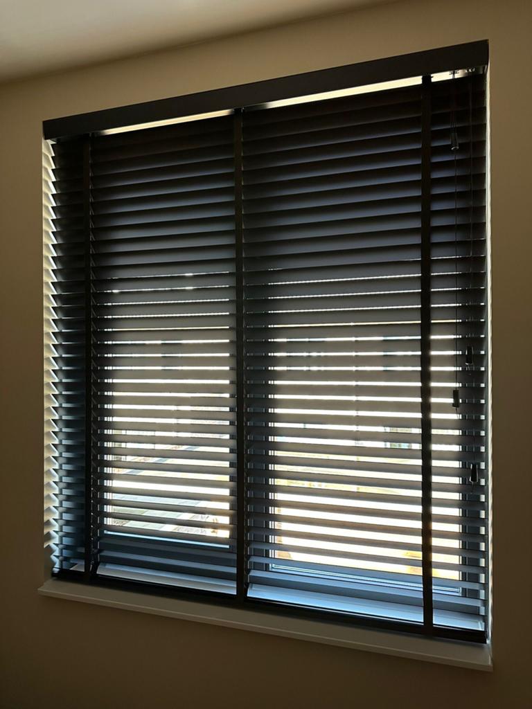 Houten jaloezie van lindehout met ladderband - Wenge 143x162, Ophalen, 100 tot 150 cm, Bruin, 200 cm of meer