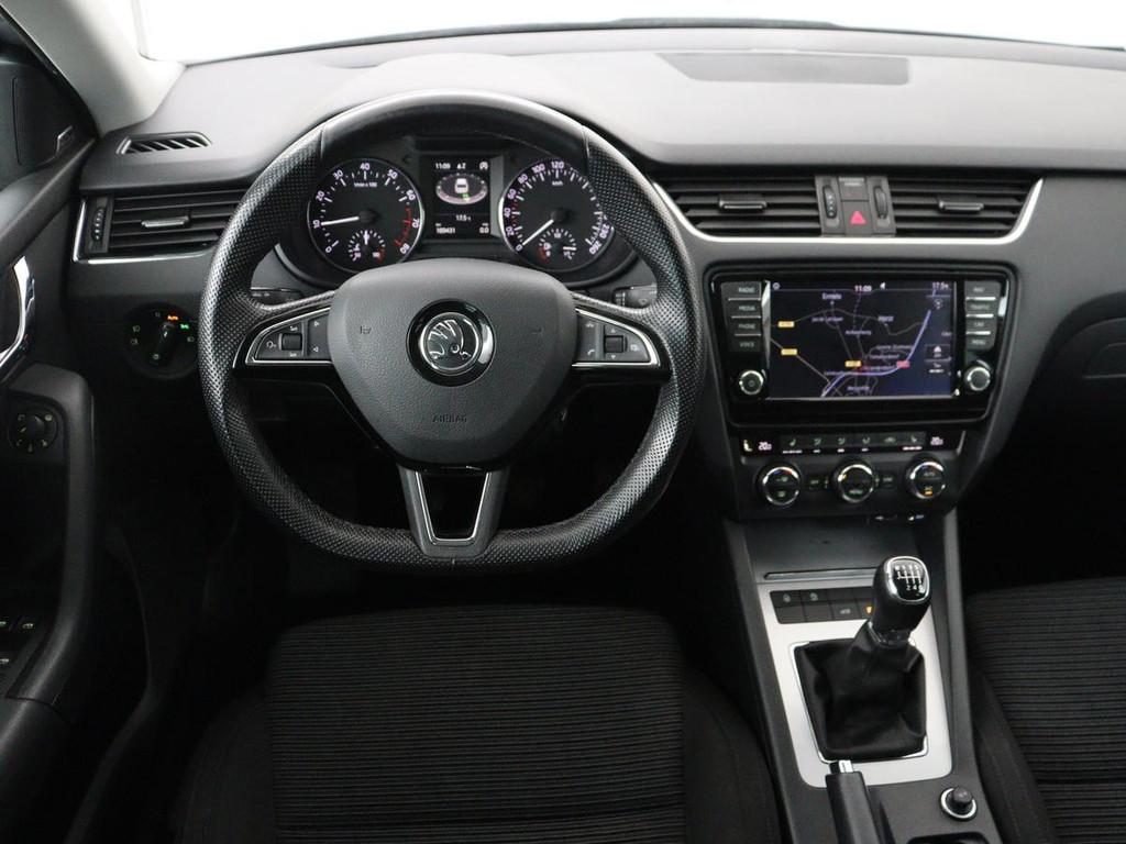 Skoda Octavia 1.0 TSI Style | Panoramadak | Stoelverwarming, Voorwielaandrijving, Stof, Gebruikt, 49 €/maand