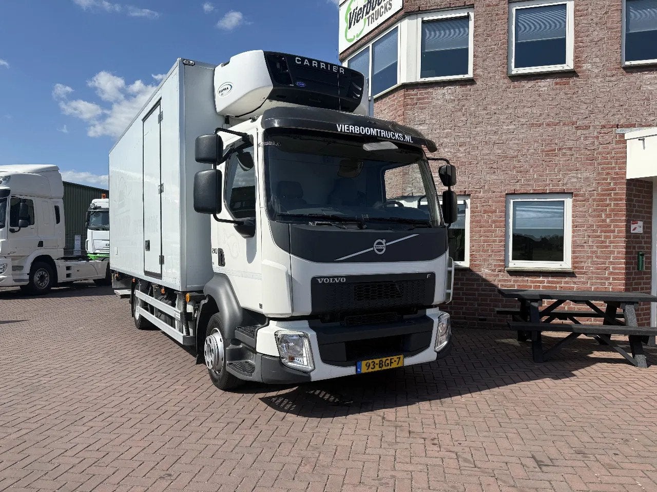 Volvo FL FL210 4X2 Kuhlkoffer mit Carrier Supra 550 / LBW /, Auto's, Automaat, Achterwielaandrijving, Euro 6, Origineel Nederlands