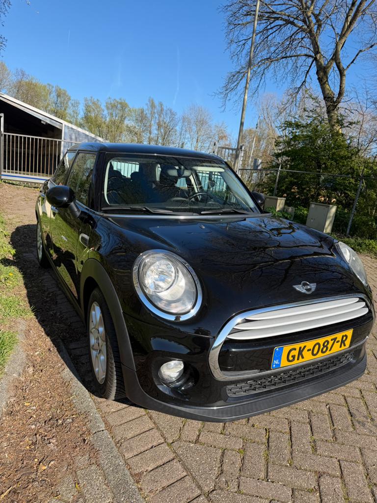 Mini 5-deurs 1.5 136pk 2015 Zwart nw apk, Auto's, Mini, 136 pk, Origineel Nederlands, Handgeschakeld, Particulier