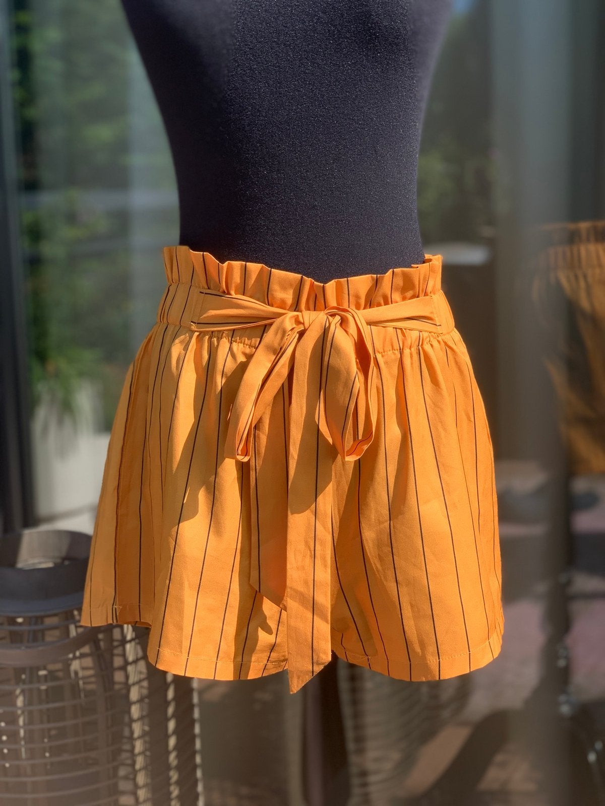 Oranje gestreepte short met hoge taille - Maat XS, Kleding | Dames, Ophalen of Verzenden, Zo goed als nieuw, Maat 34 (XS) of kleiner