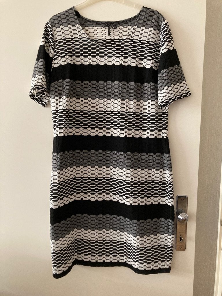 ZGAN Zwart-witte jurk, korte mouw, maat XL apart motief/stof, Dreamstar, Verzenden, Zwart, Maat 46/48 (XL) of groter