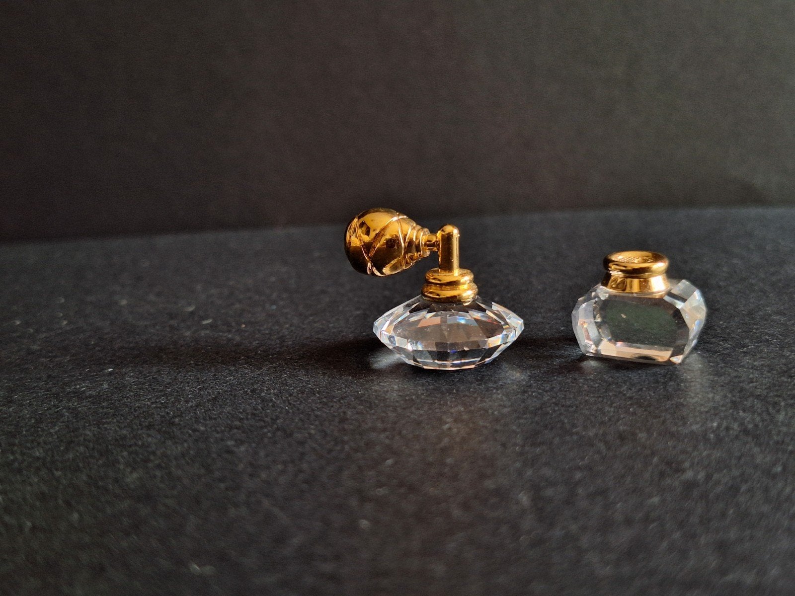 Swarovski Kristal Minibeeldjes Parfumflesjes, Ophalen of Verzenden, Zo goed als nieuw, Figuurtje