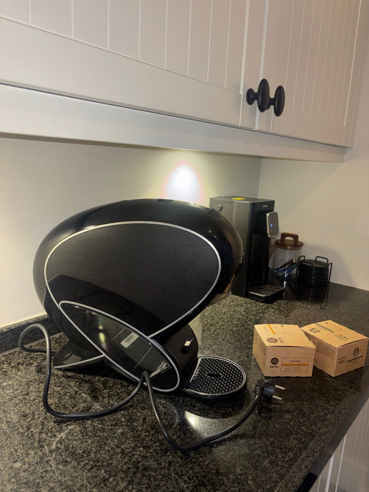 Nescafé Dolce Gusto NEO koffieapparaat - Z.G.A.N., Ophalen, Zo goed als nieuw, Koffiemachine, Koffiepads en cups