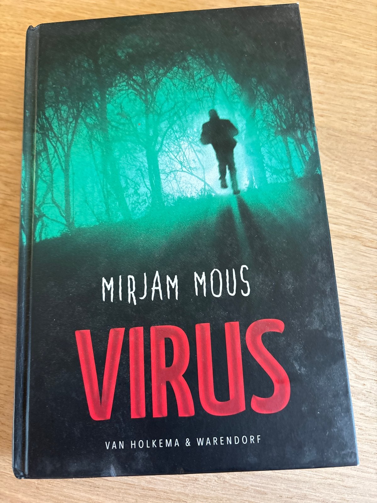 Mirjam Mous - Virus (Spannend jeugdboek), Ophalen of Verzenden, Zo goed als nieuw, Fictie