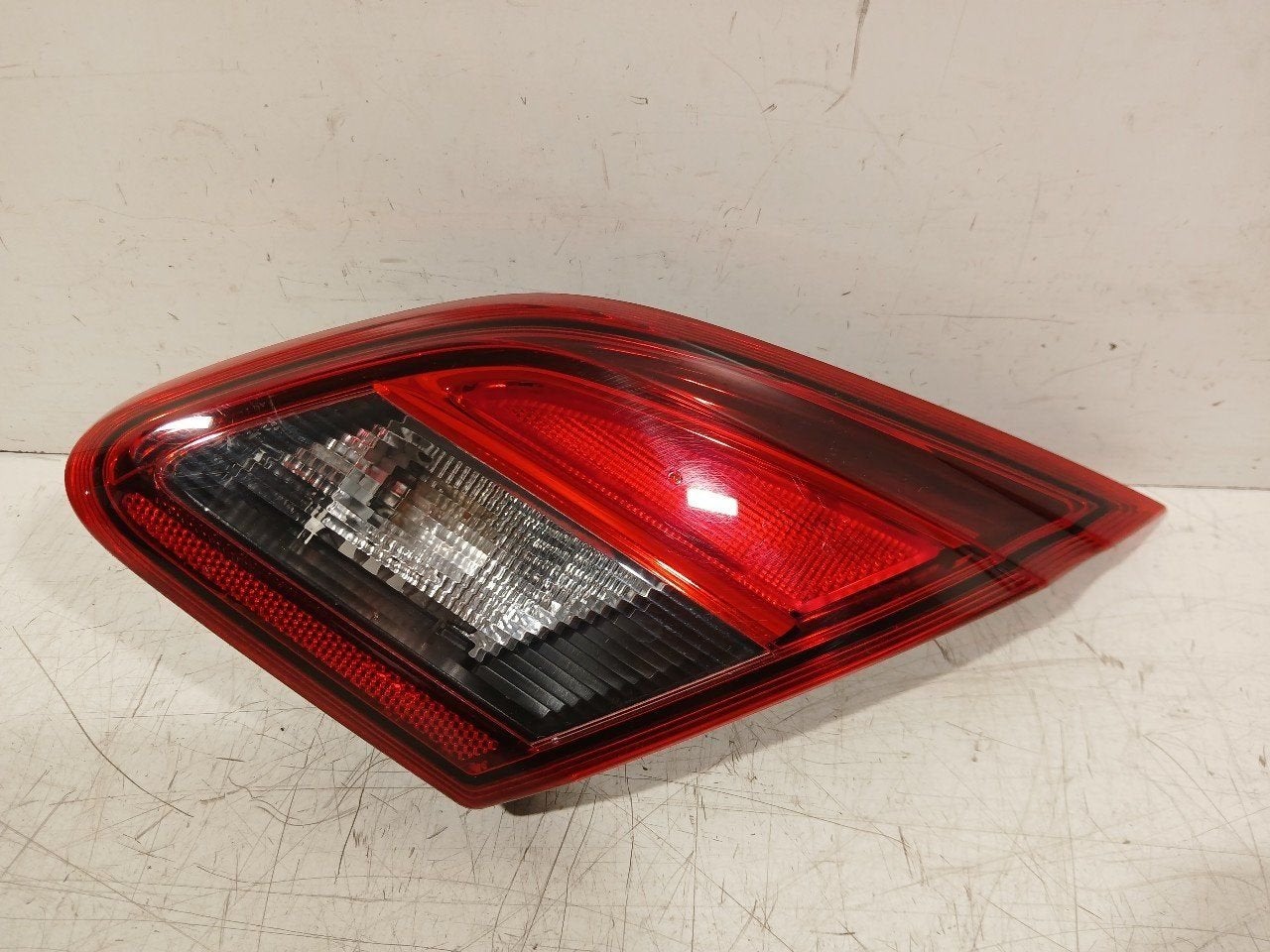 Achterlicht kofferdeksel achterklep rechts Opel Corsa, Onderdelen@venauto.nl, Van der Ven Autorecycling B.V., Gebruikt, Ettenseweg 76, 4706 PB Roosendaal, The Netherlands