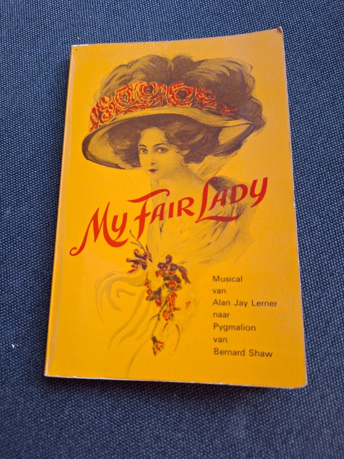 My Fair Lady Musical Boek - Alan Jay Lerner & Bernard Shaw, Boeken, Ophalen of Verzenden, Gelezen, Alan Jay Lerner, Bernard Shaw