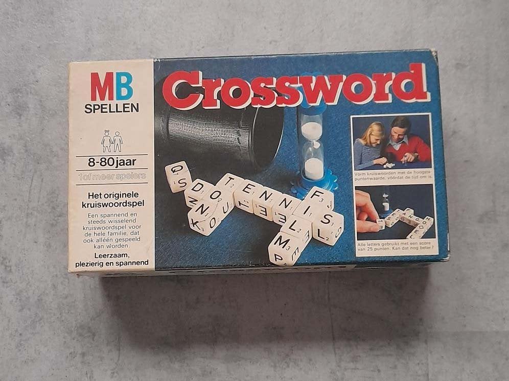 CROSSWORD Een kruiswoordspel voor de hele familie of alleen, Ophalen of Verzenden, Zo goed als nieuw, MB