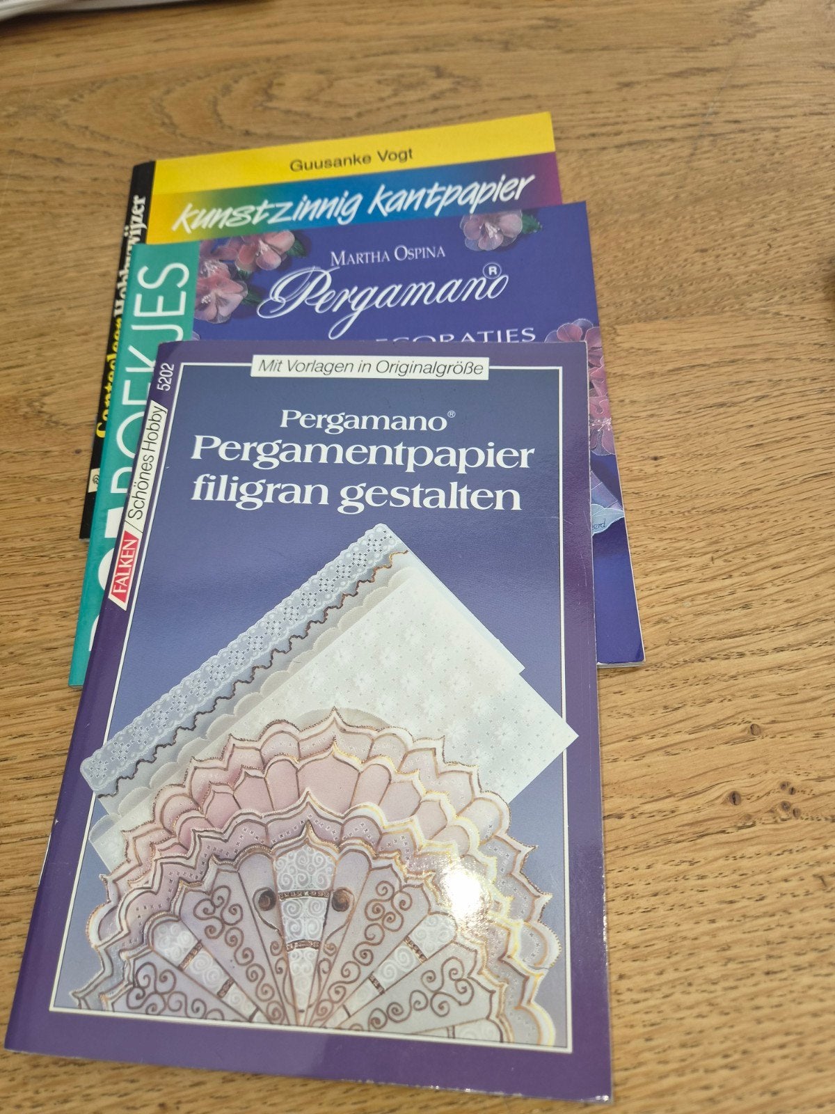 Boeken over Pergamanokunst en kartpapier, Ophalen of Verzenden, Gelezen, Scrapbooking en Knutselen, Diverse auteurs