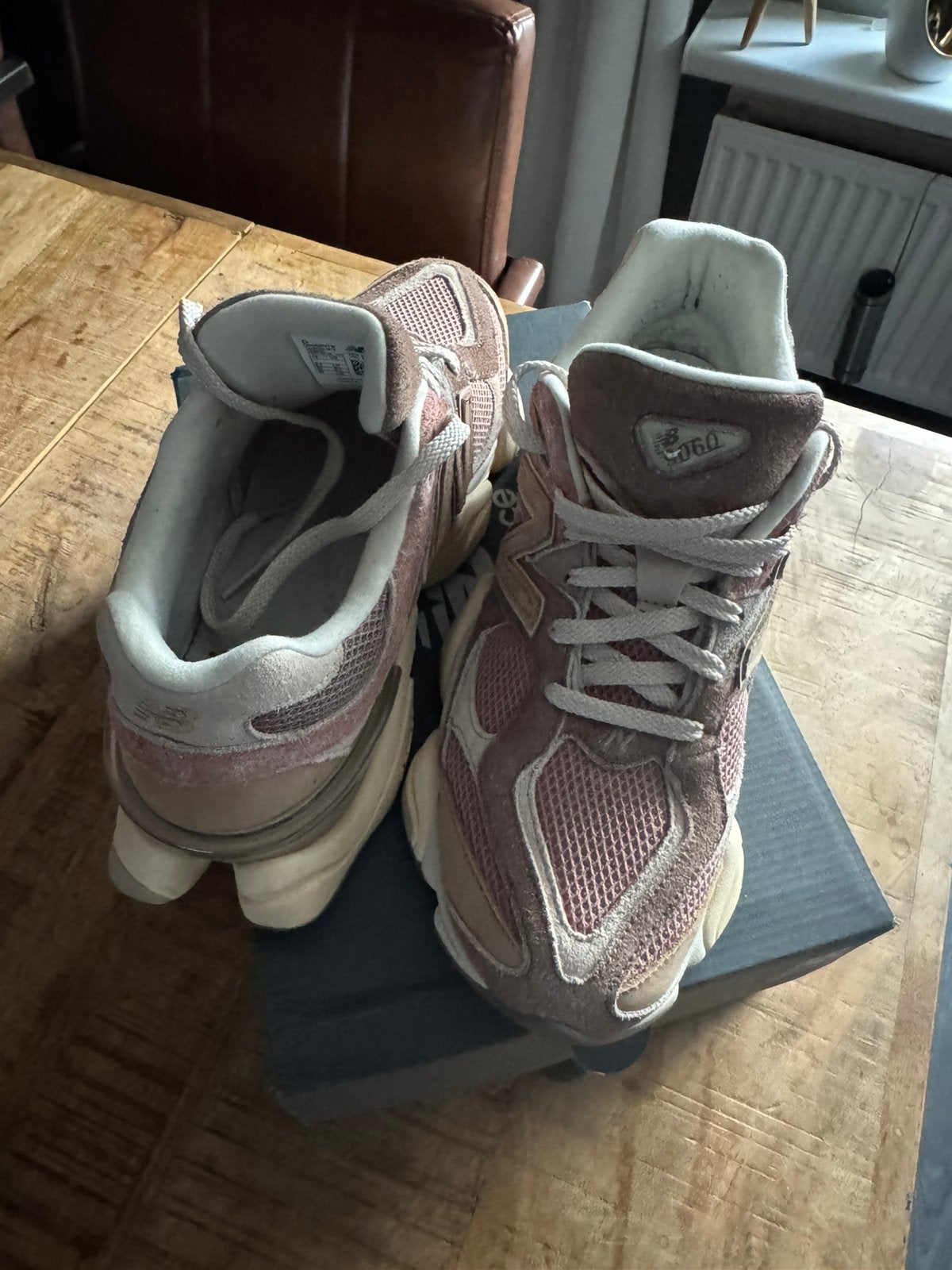 New balance 9060 (44), Ophalen of Verzenden, Zo goed als nieuw, Schoenen