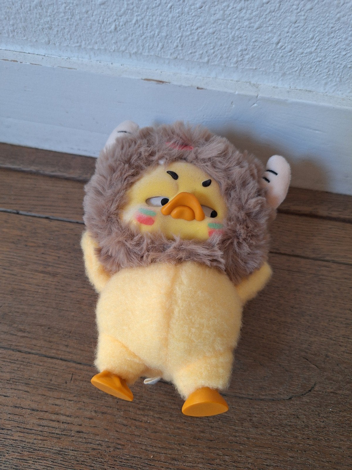 Kip knuffel met afneembare leeuwenmuts, Kinderen en Baby's, Speelgoed | Knuffels en Pluche, Gebruikt, Geel, Overige typen, Ophalen of Verzenden